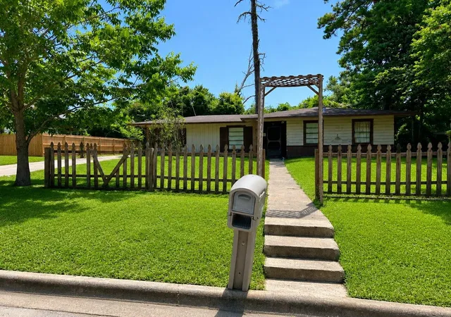 2nd image of 320 Temple St, Woodville, TX 75979 | MLS# 93477672