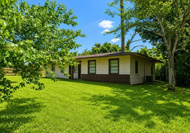 3rd image of 320 Temple St, Woodville, TX 75979 | MLS# 93477672