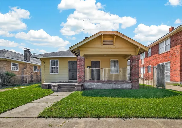 1st image of 4016 Woodleigh St, Houston, TX 77023 | MLS# 80676800