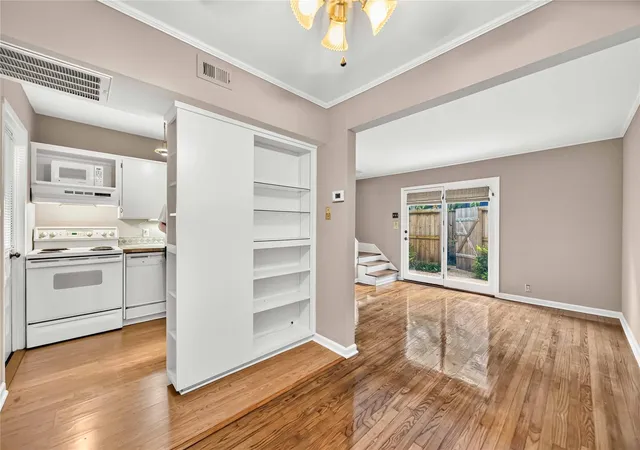 2nd image of 1409 Maryland St #F, Houston, TX 77006 | MLS# 31257643