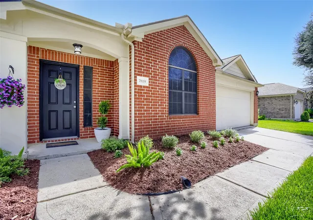 2nd image of 7819 Summerdale Dr, Rosenberg, TX 77469 | MLS# 21614573