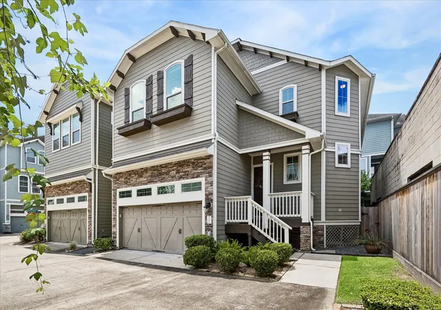 Photo 1 of Sale Pending at 1517 Dyer Lake Ln, Houston, TX 77008 | MLS# 43873035 | Listing updated on 2026-09-19