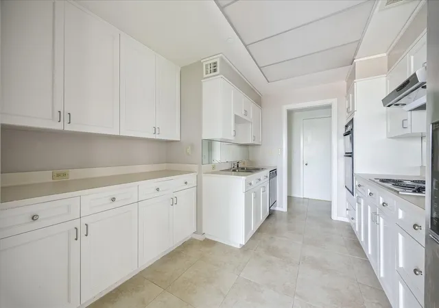 Photo 4 of Condo for sale at 5110 San Felipe St #43W, Houston, TX 77056 | MLS# 84214216 | Listing updated on 2026-05-29