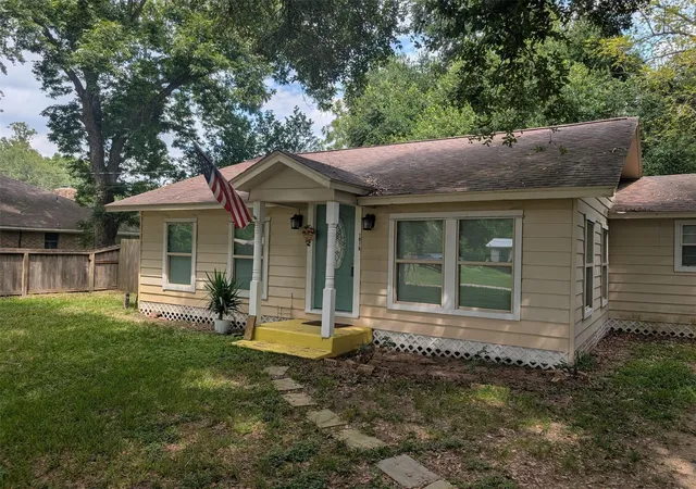 1st image of 1910 Reese St, Liberty, TX 77575 | MLS# 90661532