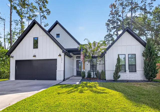 Photo 1 of Sale Pending at 10372 Fairview Dr, Conroe, TX 77385 | MLS# 97798077 | Listing updated on 2026-09-02