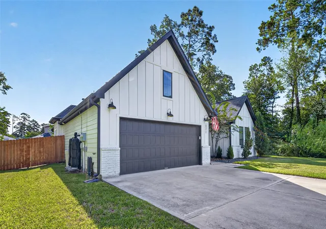 Photo 2 of Sale Pending at 10372 Fairview Dr, Conroe, TX 77385 | MLS# 97798077 | Listing updated on 2026-09-02