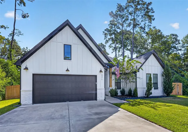 Photo 2 of Sale Pending at 10372 Fairview Dr, Conroe, TX 77385 | MLS# 97798077 | Listing updated on 2026-09-02