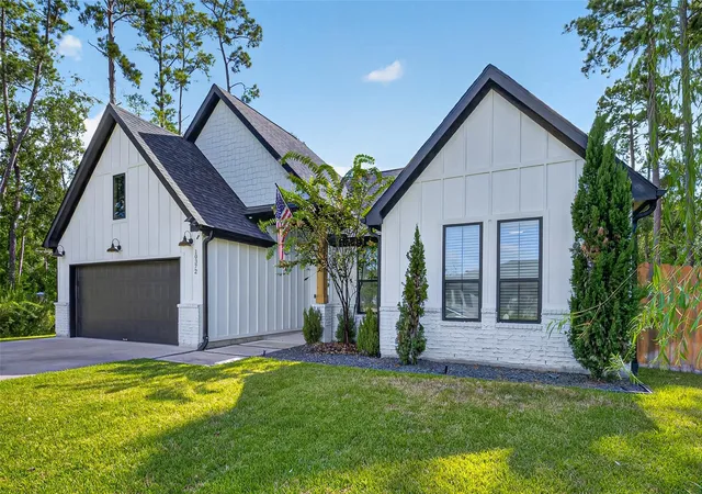 Photo 4 of Sale Pending at 10372 Fairview Dr, Conroe, TX 77385 | MLS# 97798077 | Listing updated on 2026-09-02