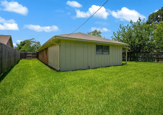 Homes for sale in Baytown, TX | 5404 Lorraine Dr, Baytown, TX 77521 | MLS# 83540162