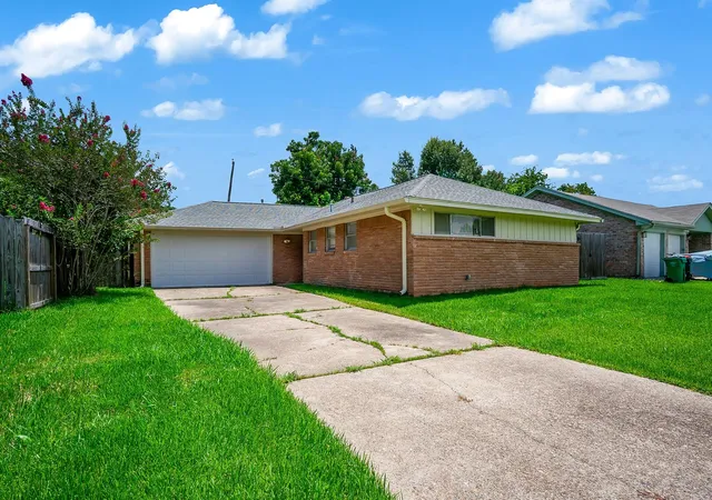 Homes for sale in Baytown, TX | 5404 Lorraine Dr, Baytown, TX 77521 | MLS# 83540162