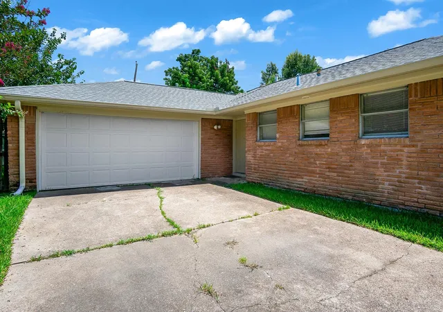 Homes for sale in Baytown, TX | 5404 Lorraine Dr, Baytown, TX 77521 | MLS# 83540162