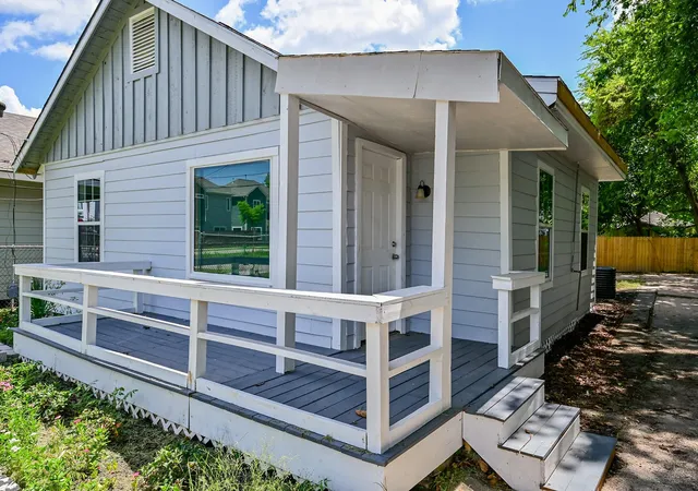 Photo 1 of Single family home for sale at 4714 Nichols St, Houston, TX 77020 | MLS# 79572989 | Listing updated on 2026-08-24