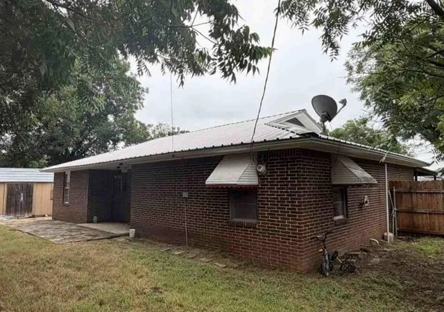 Photo 3 of Single family home for sale at 201 E Meadow St, Iredell, TX 76649 | MLS# 86290929 | Listing updated on 2026-07-15