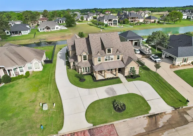 Photo 3 of Single family home for sale at 10887 Decatur St, Willis, TX 77318 | MLS# 87147488 | Listing updated on 2026-09-18