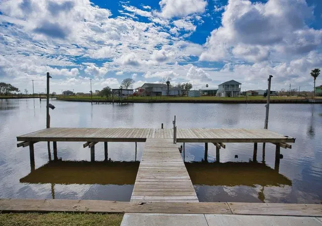 4th image of 2426 Cr 297, Sargent, TX 77414 | MLS# 74333623
