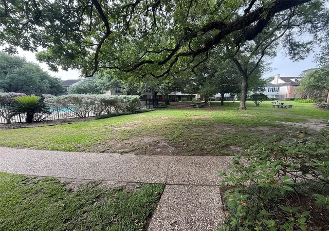 2nd image of 12975 Trail Hollow Dr Dr, Houston, TX 77079 | MLS# 57247974