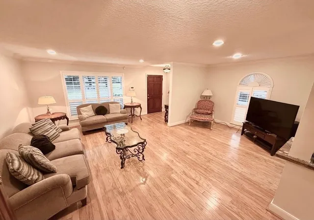 3rd image of 12975 Trail Hollow Dr Dr, Houston, TX 77079 | MLS# 57247974