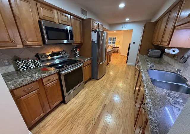 5th image of 12975 Trail Hollow Dr Dr, Houston, TX 77079 | MLS# 57247974