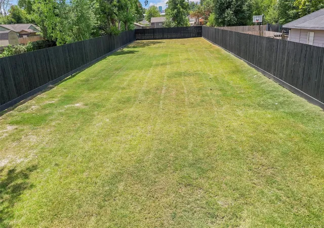 2nd image of 213 Sylvester Rd, Houston, TX 77009 | MLS# 21596695