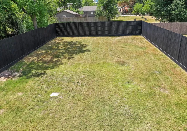 Photo 3 of Land for sale at 213 Sylvester Rd, Houston, TX 77009 | MLS# 21596695 | Listing updated on 2026-03-19