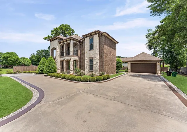 Photo 3 of Single family home for sale at 8109 Gulick Ln, Houston, TX 77075 | MLS# 51674444 | Listing updated on 2026-08-31