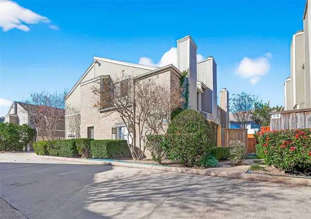 3rd image of 1920 Augusta Dr #7, Houston, TX 77057 | MLS# 61605842