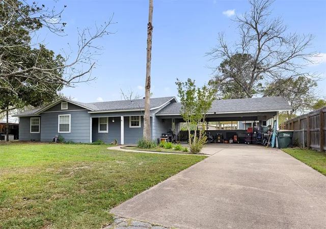 Homes for sale in Columbus, TX | 107 N River Dr, Columbus, TX 78934 | MLS# 69983325