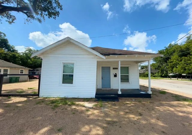 Photo 2 of Multi family home for sale at 2710 Brewster St, Houston, TX 77026 | MLS# 3252803 | Listing updated on 2026-08-26