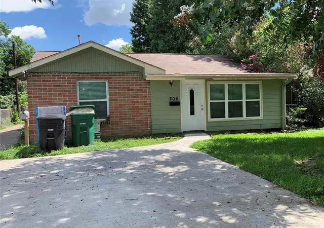 Photo 1 of Single family home for sale at 206 Frawley St, Houston, TX 77009 | MLS# 27688881 | Listing updated on 2026-06-23
