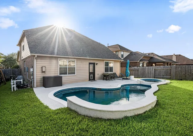 3rd image of 968 Ponte Serra Dr, League City, TX 77573 | MLS# 68974537