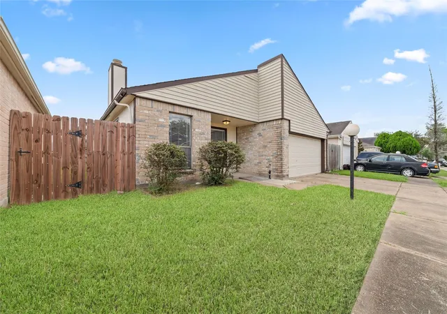 3rd image of 6611 Grandvale Dr, Houston, TX 77072 | MLS# 53444278