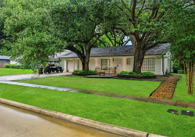 Photo 2 of Single family home for sale at 15810 Acapulco Dr, Jersey Village, TX 77040 | MLS# 13162730 | Listing updated on 2026-09-20