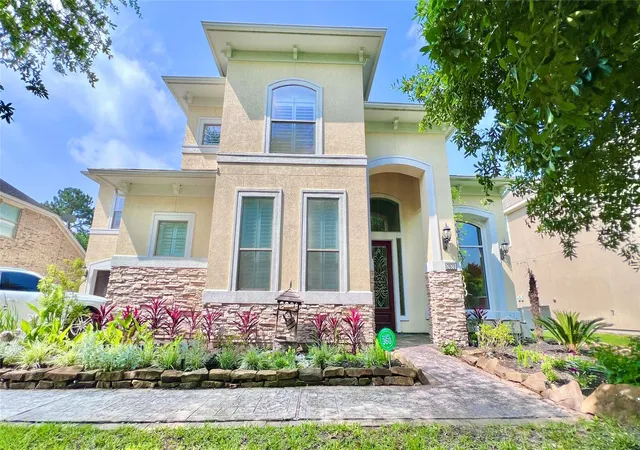 Photo 2 of Single family home for sale at 2820 S Cotswold Manor Dr, Kingwood, TX 77339 | MLS# 74885825 | Listing updated on 2026-07-23