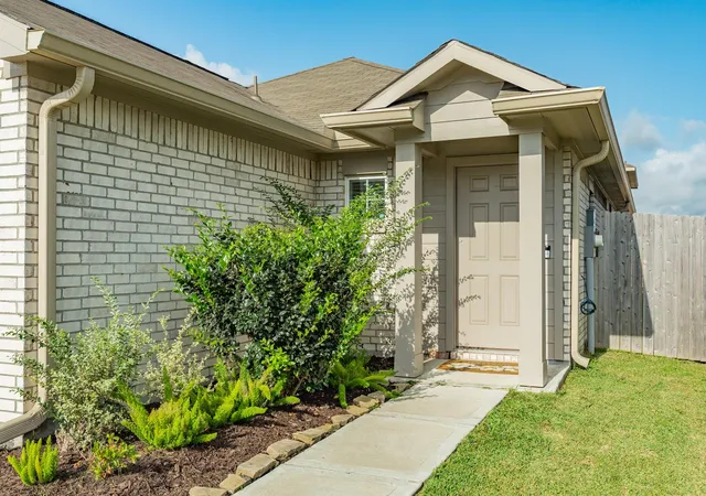 4th image of 108 Cullen St, Angleton, TX 77515 | MLS# 83856211