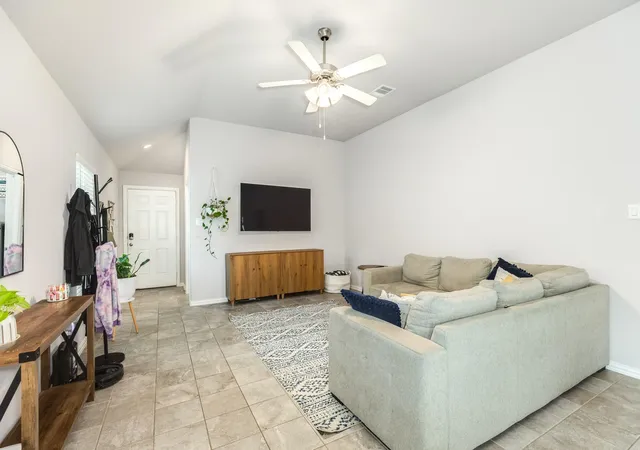 5th image of 108 Cullen St, Angleton, TX 77515 | MLS# 83856211