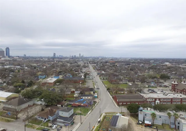 8th image of 1903 Chapman St, Houston, TX 77009 | MLS# 88262928