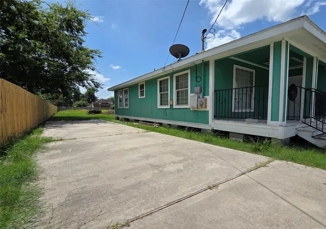 2nd image of 1036 Caperton St, Houston, TX 77022 | MLS# 20544242