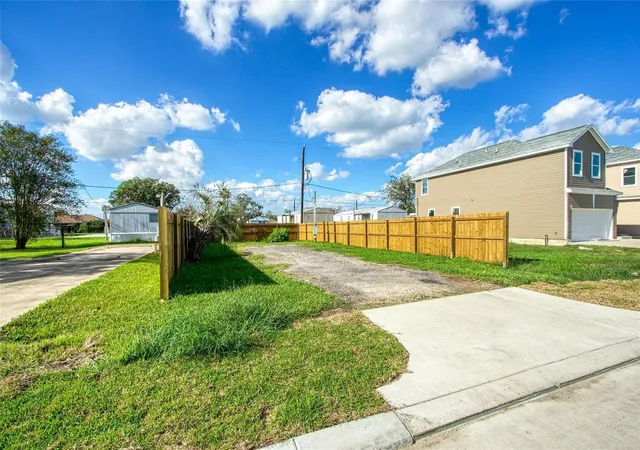 24th image of 142 Flamingo Bight S, Baytown, TX 77523 | MLS# 95694750