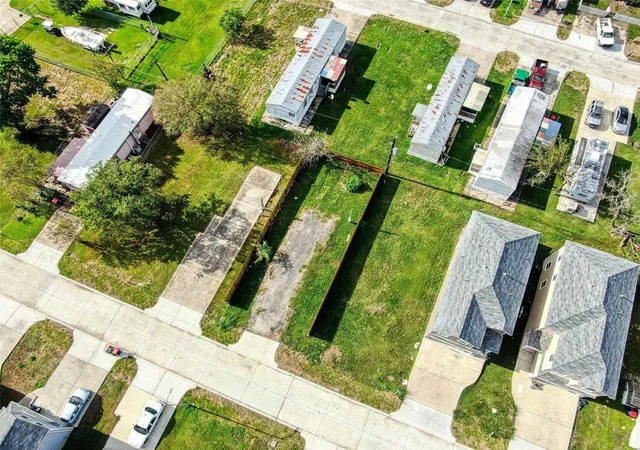 5th image of 142 Flamingo Bight S, Baytown, TX 77523 | MLS# 95694750