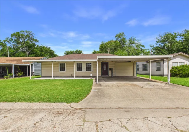 Homes for sale in Baytown, TX | 505 S Circle Dr, Baytown, TX 77520 | MLS# 77457682