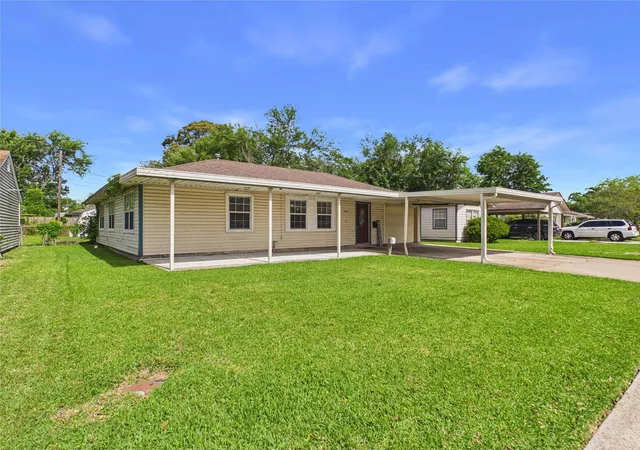 Homes for sale in Baytown, TX | 505 S Circle Dr, Baytown, TX 77520 | MLS# 77457682