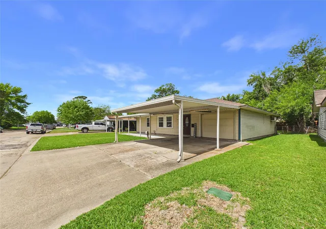 Homes for sale in Baytown, TX | 505 S Circle Dr, Baytown, TX 77520 | MLS# 77457682