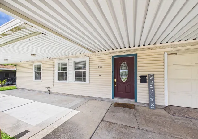 Homes for sale in Baytown, TX | 505 S Circle Dr, Baytown, TX 77520 | MLS# 77457682