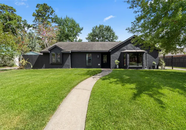 Photo 2 of Sale Pending at 27210 Paula Ln, Conroe, TX 77385 | MLS# 59042454 | Listing updated on 2026-09-01