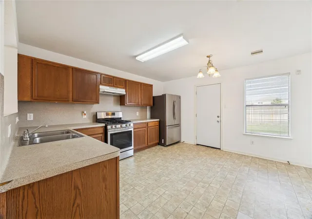 Photo 4 of Sale Pending at 18726 Remington Park Dr, Houston, TX 77073 | MLS# 49395547 | Listing updated on 2026-09-21