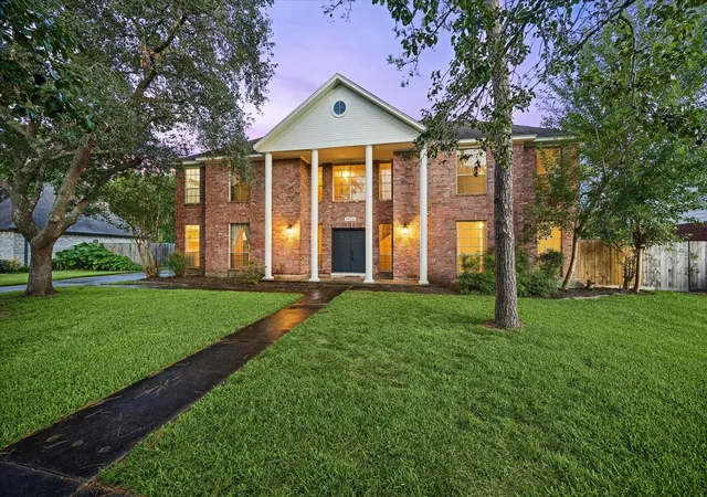 1st image of 1414 W Castlewood Ave, Friendswood, TX 77546 | MLS# 10429220