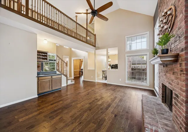 Photo 3 of Sale Pending at 1414 W Castlewood Ave, Friendswood, TX 77546 | MLS# 10429220 | Listing updated on 2026-09-16