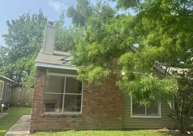 Photo 2 of Multi family home for sale at 5518 Farley Dr, Houston, TX 77032 | MLS# 3573959 | Listing updated on 2026-04-27