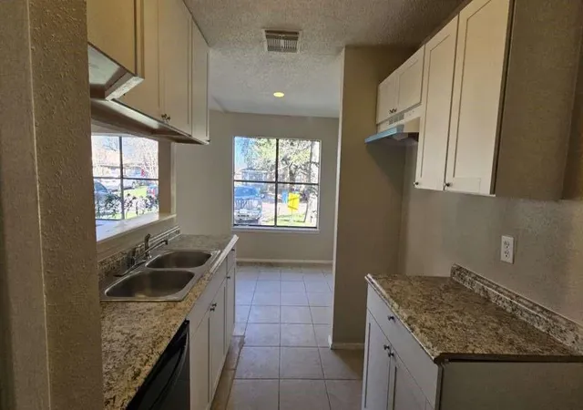 Listing Photo 5 - Condo for sale in building located at 5518 Farley Dr, Houston, TX 77032