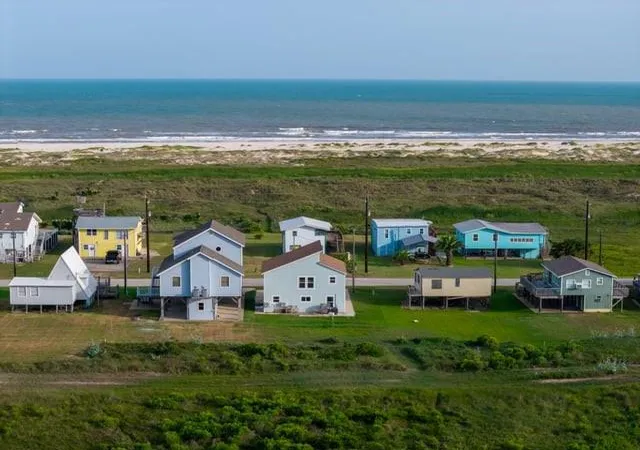 2nd image of 207 Beachfront Dr, Matagorda, TX 77457 | MLS# 43353784